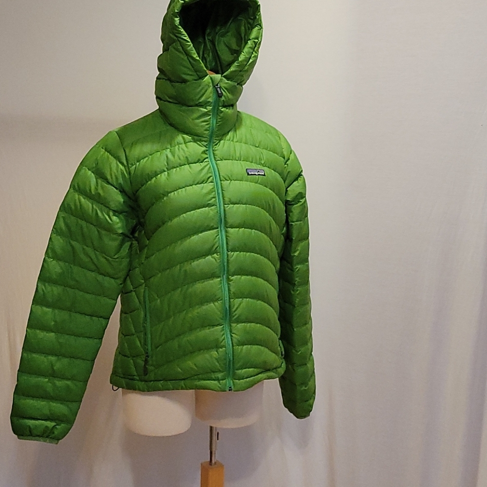 Patagonia Green hooded Down jacket.